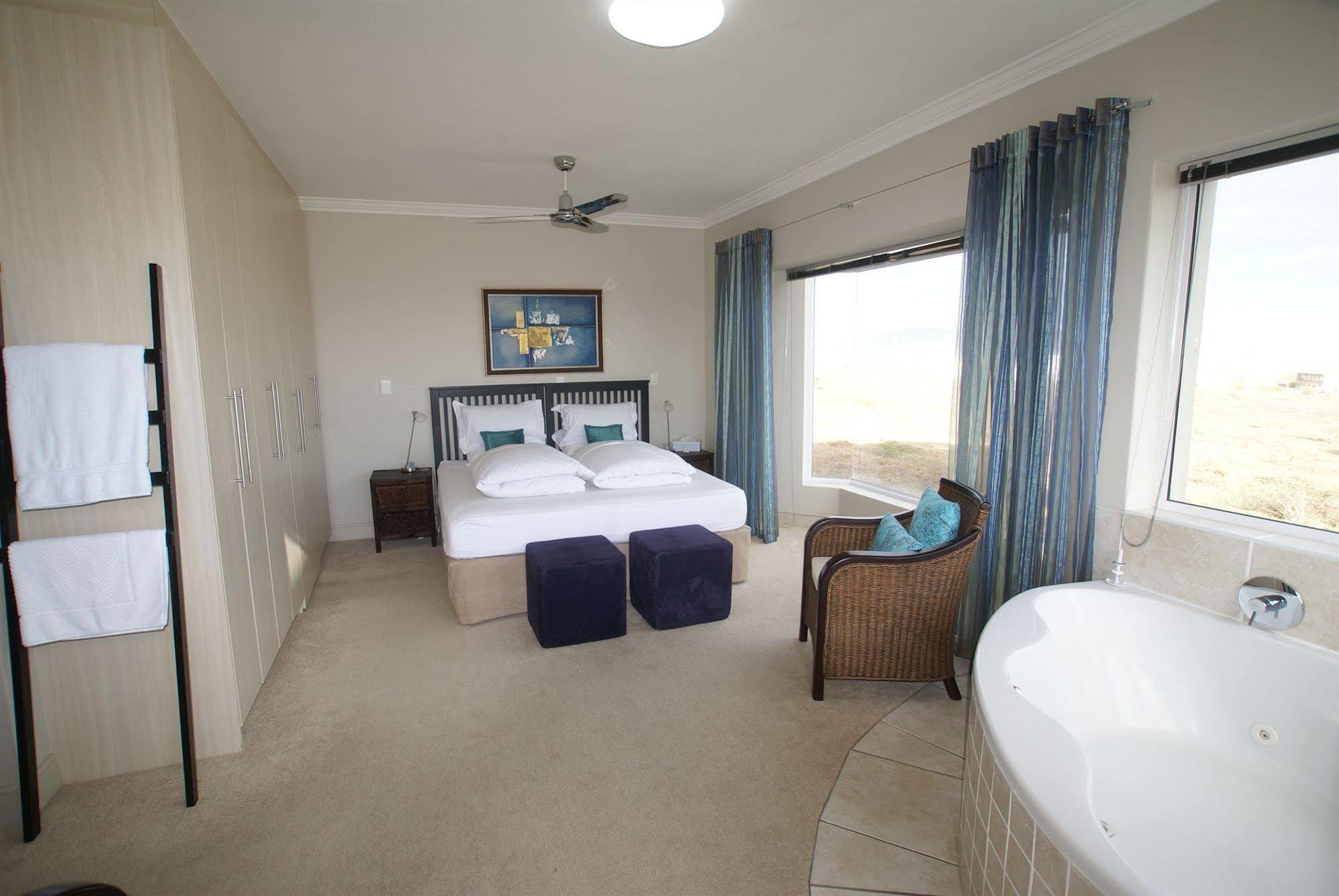 แอท เดอะ ร็อคส์ Hotel ลางเงอบาน ภายนอก รูปภาพ